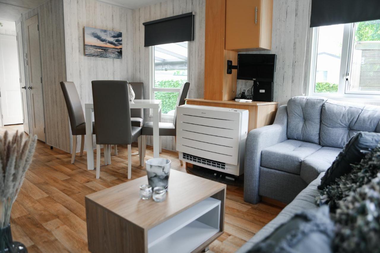 Chalet Op 5* Camping De Paardekreek Kortgene Bagian luar foto