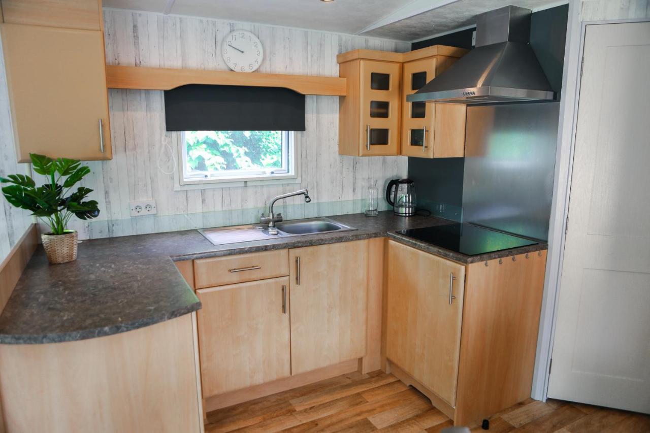 Chalet Op 5* Camping De Paardekreek Kortgene Bagian luar foto