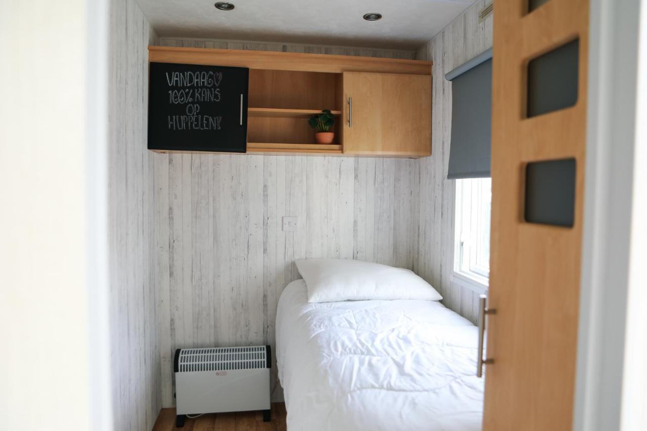 Chalet Op 5* Camping De Paardekreek Kortgene Bagian luar foto