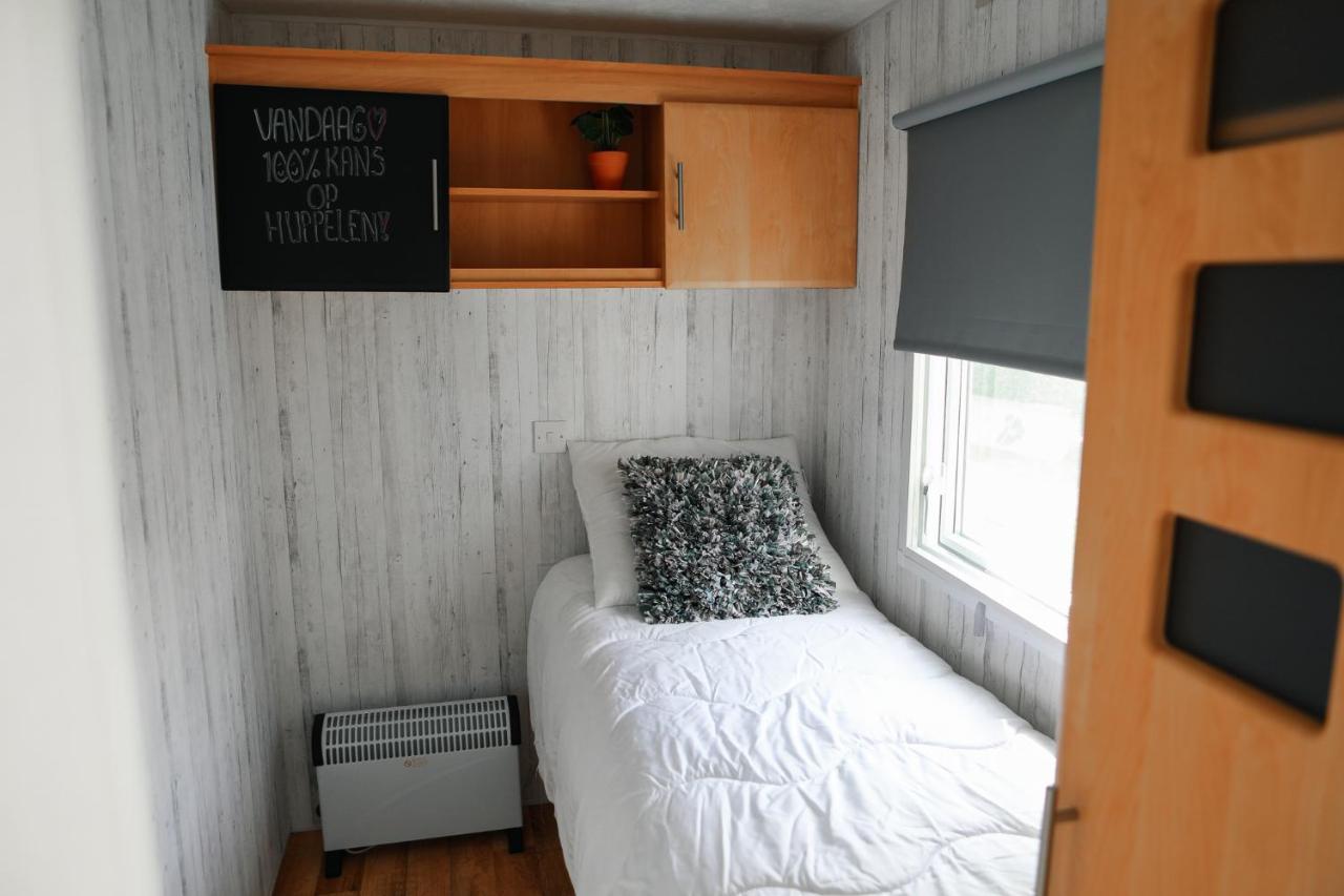 Chalet Op 5* Camping De Paardekreek Kortgene Bagian luar foto