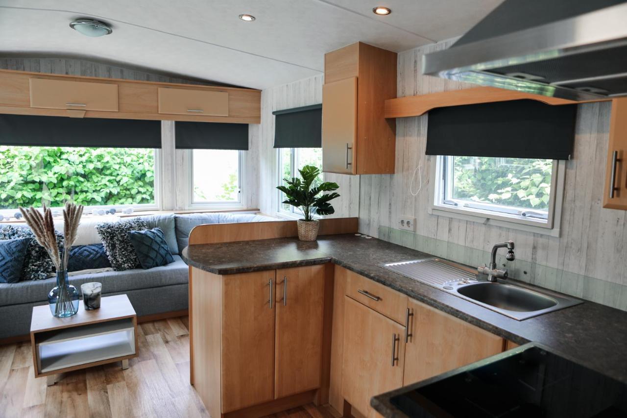 Chalet Op 5* Camping De Paardekreek Kortgene Bagian luar foto