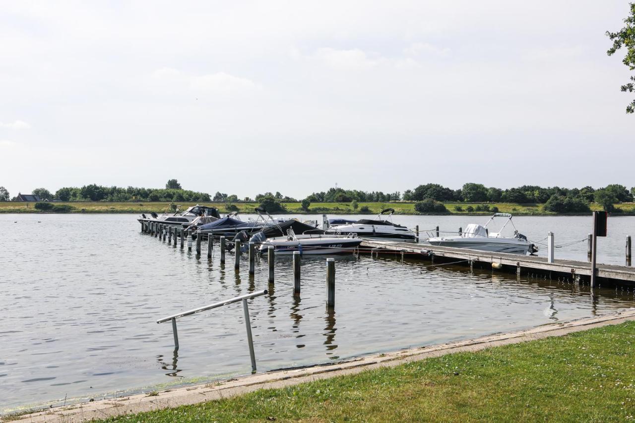 Chalet Op 5* Camping De Paardekreek Kortgene Bagian luar foto