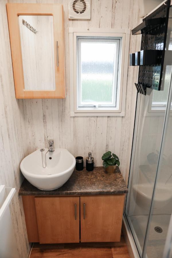 Chalet Op 5* Camping De Paardekreek Kortgene Bagian luar foto